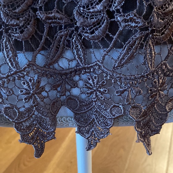 Vejaiz Designs beautiful Women's lace tank taupe - Picture 4 of 6